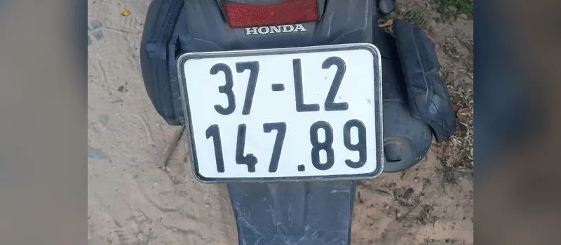 Biển số xe máy 37-L2 147.89 gắn sau xe Honda
